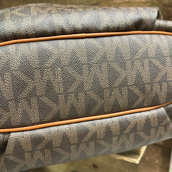 MICHAEL KORS RING TOTE,BROWN LEATHER,GOLD MK LOGO - Picture 10 of 11